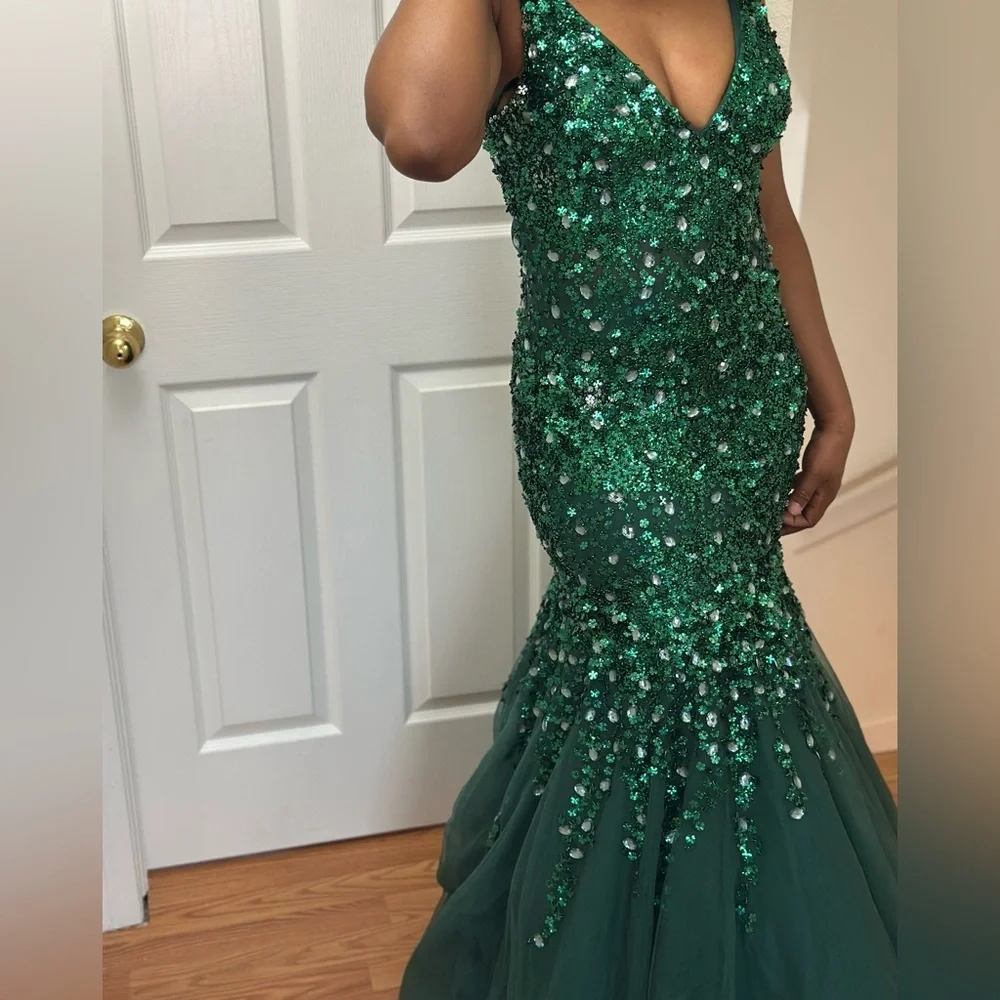 Elegant Green Evening Gown  Size M - Picture 3 of 13